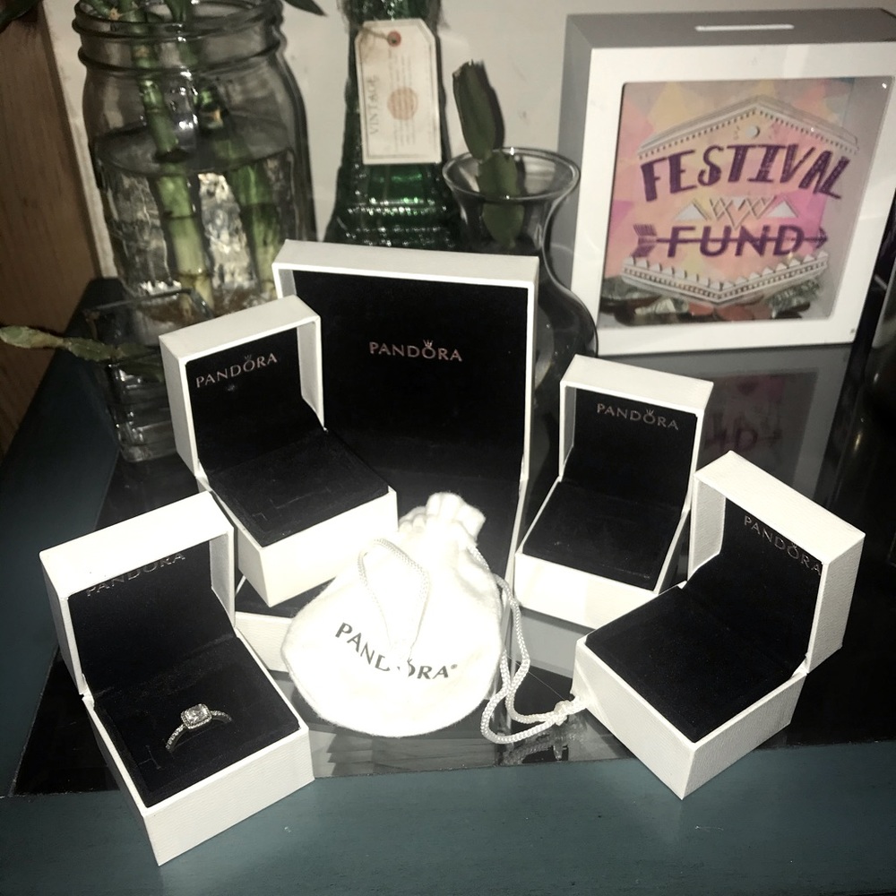 Pandora box set w. book